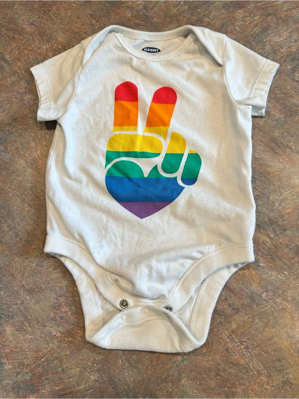 🤑EU Old Navy Rainbow Peace Bodysuit Onesie🤑